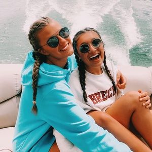 Meet your Posher, Maya